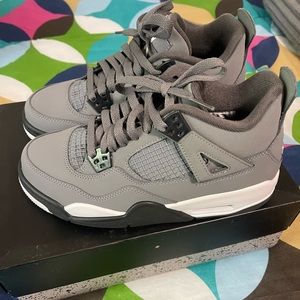 Kids Jordan Retro 4 Gray NEW Size 5.5Y